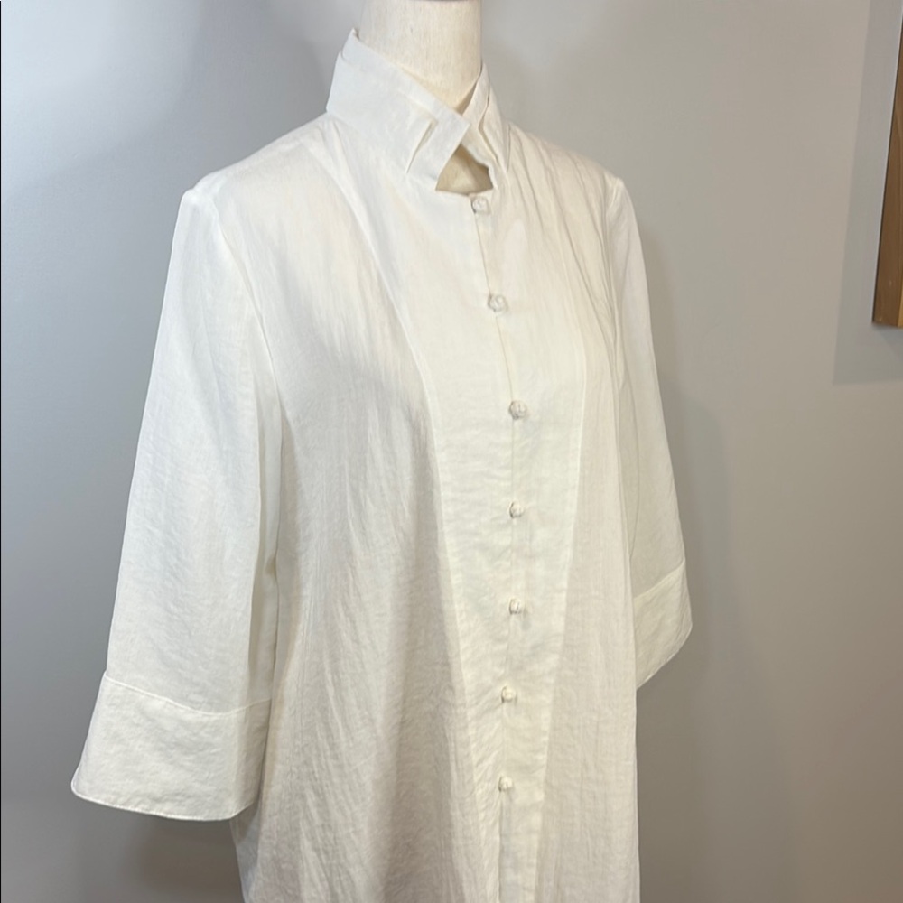 White Relaxed Fit Tunic with Three-Quarter Sleeves - Picture 4 of 8